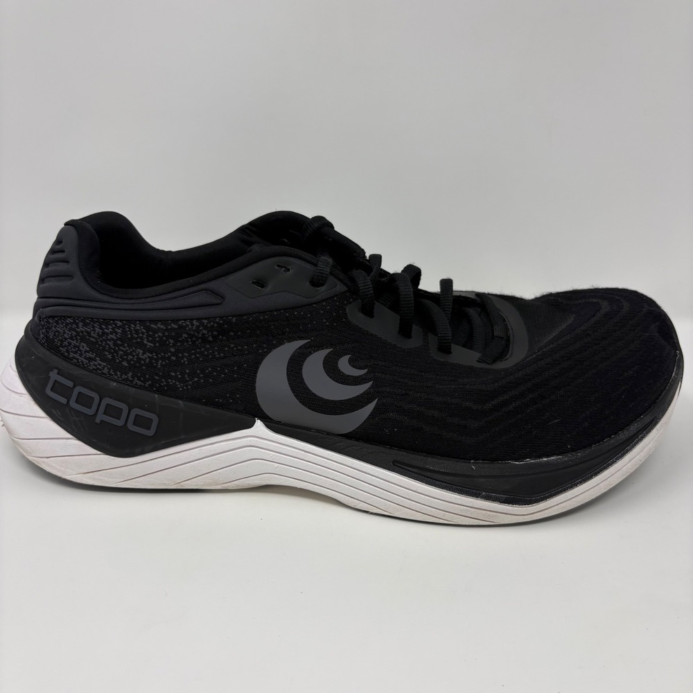 Topo Athletic Ultrafly 5 Womens Size 10.5 Wide Black White Running Shoes